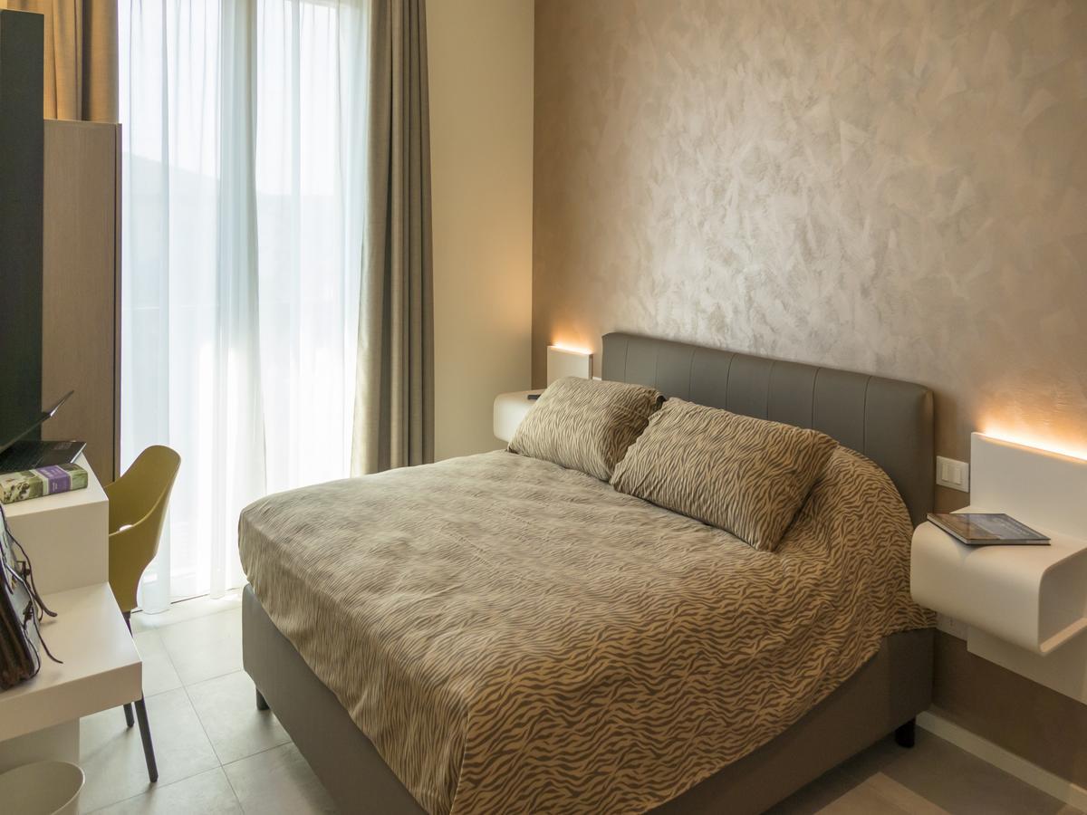Hotel Buena Onda เปสเคียรา เดล การ์ดา ภายนอก รูปภาพ