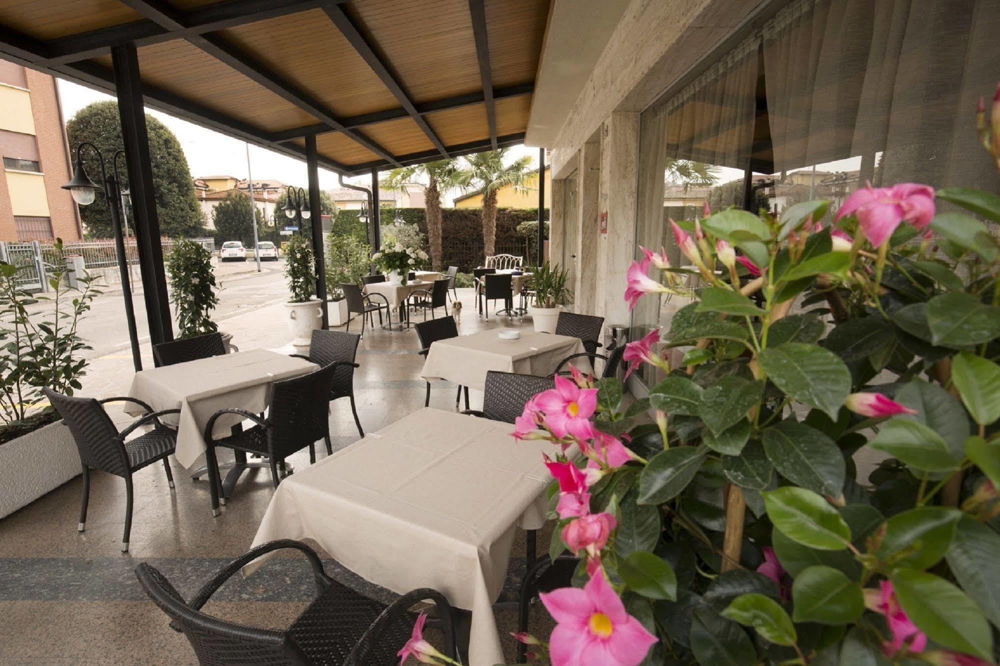 Hotel Buena Onda เปสเคียรา เดล การ์ดา ภายนอก รูปภาพ